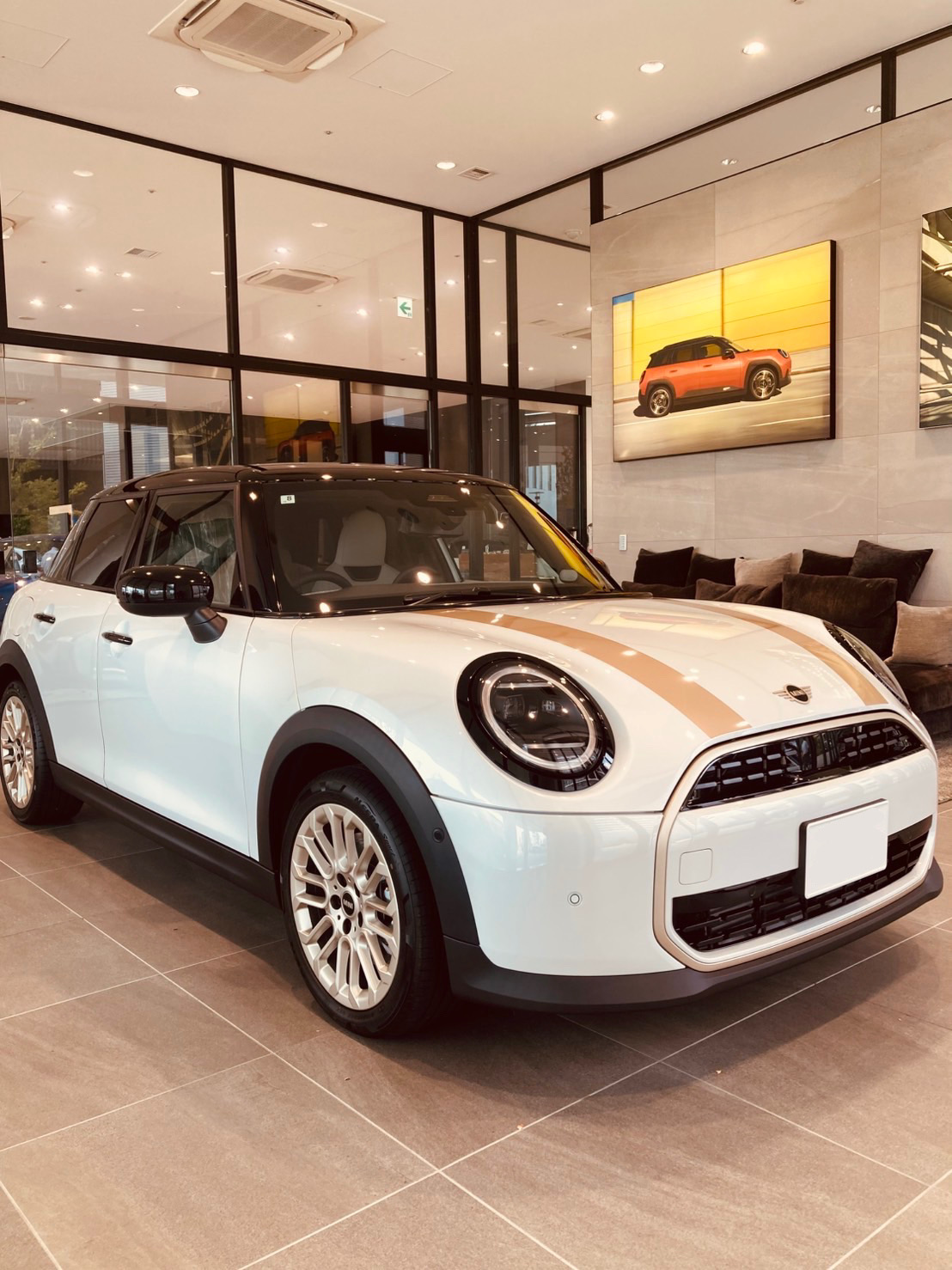 MINI COOPER 5-DOOR C.【ナノク・ホワイト】ご納車 | MINI ハーバー神戸